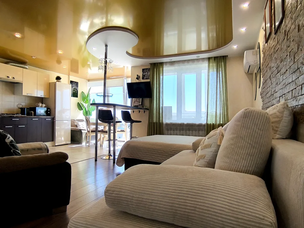 Шикарная квартира с панорамным окном для 4