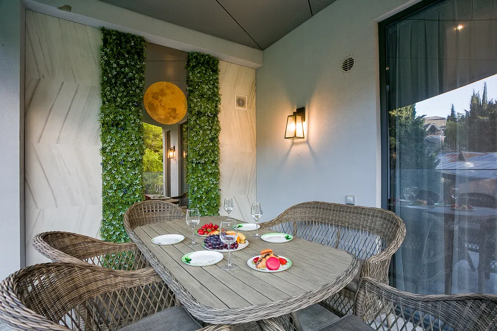 Апартамент с отдельной спальней и с детской спальней, большой террасой