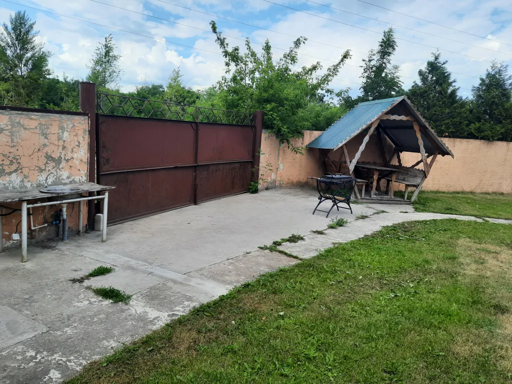 Дом с баней и бассейном