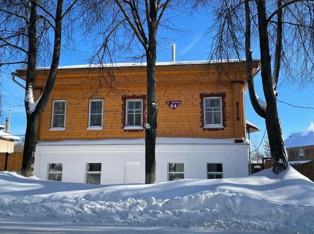 Трехкомнатная квартира у Торговых Рядов в центре