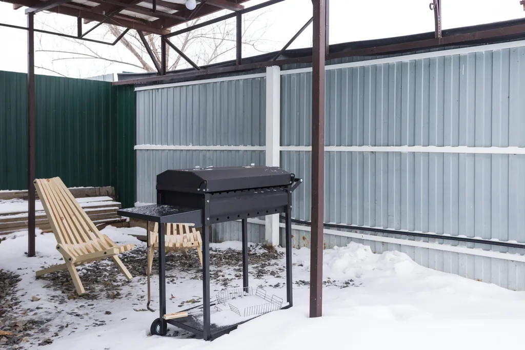 Большой загородный дом