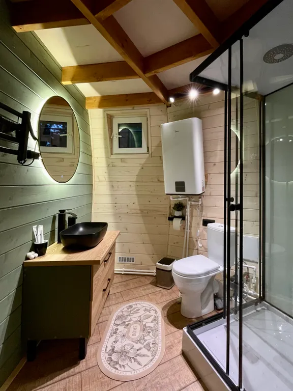 Уникальный купольный дом среди хвойного леса