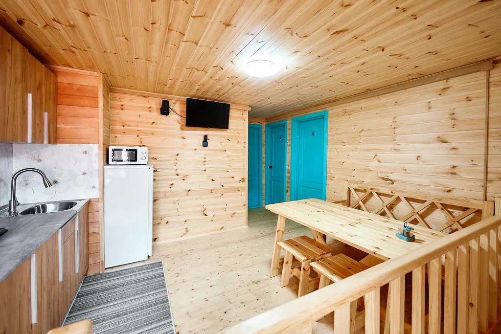 Номер с балконом и видом на телецкое озеро