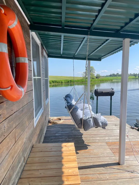 Дом на воде для двоих