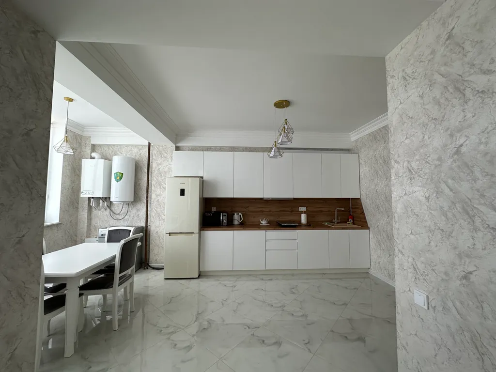 Новая квартира в новом доме недалеко от моря