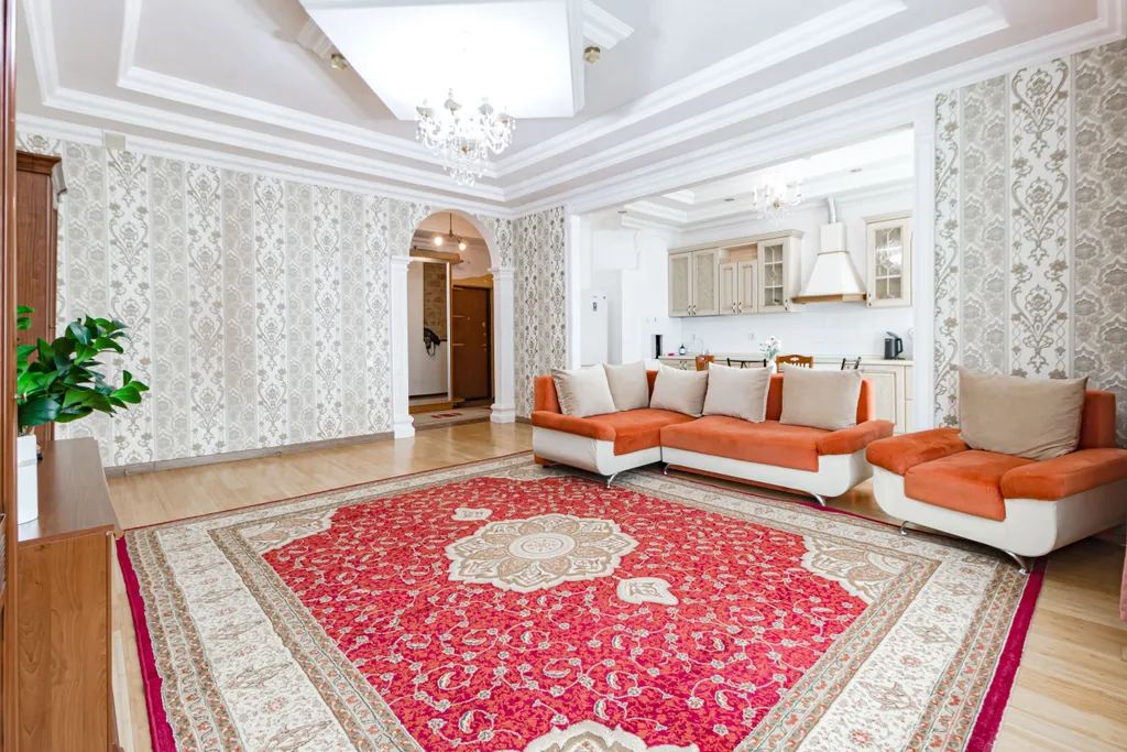 Рядом с Байтереком в золотом квадрате