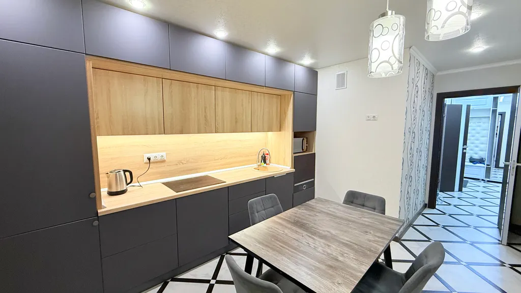 Двухкомнатная квартира в центре с красивым видом на город