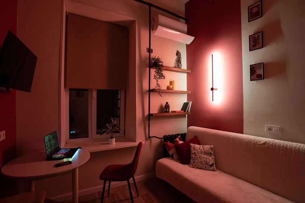 Яркая двухуровневая мини-студия