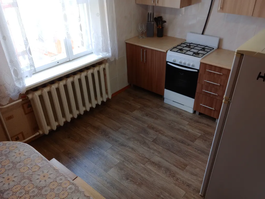 Комфортная 2-комнатная квартира с маленьким парком во дворе