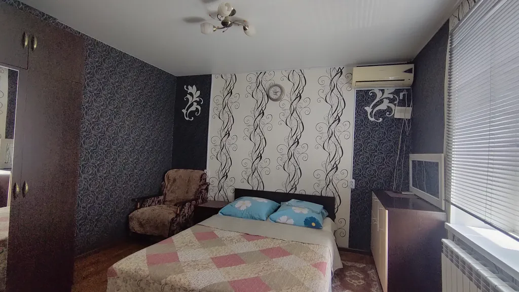 Коттедж Семейный домик с отдельным входом — Кучугуры