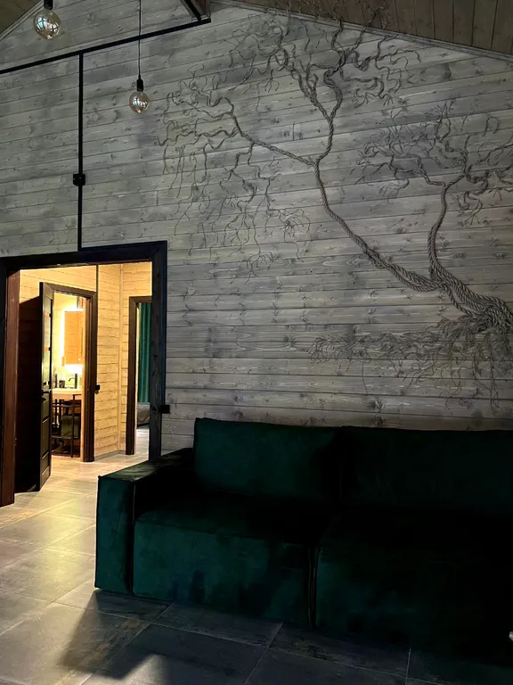 Дом в стиле барнхаус с японской купелью фурако на террасе