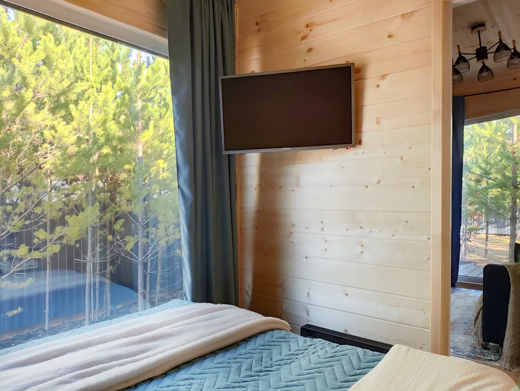 Домик, чан, баня в сосновом лесу, закрытая территория