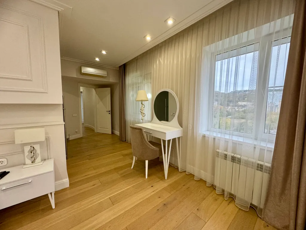 Дом с бассейном и баней у моря