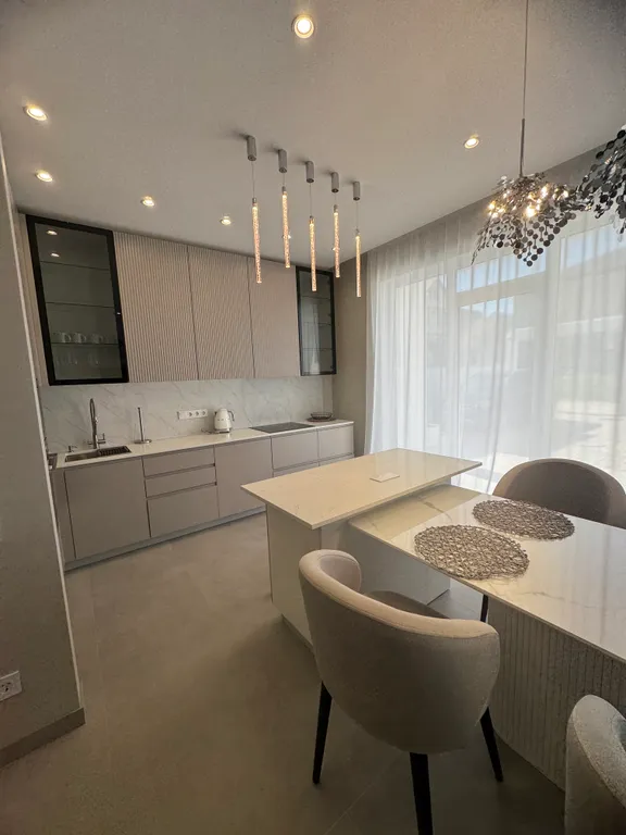 4 комнатный Дом с бассейном