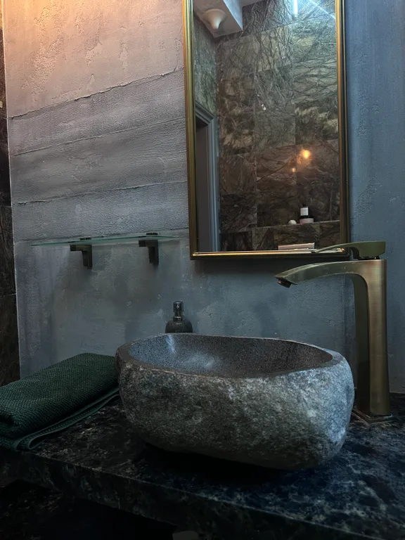 Вилла с бассейном среди виноградников Балаклавы