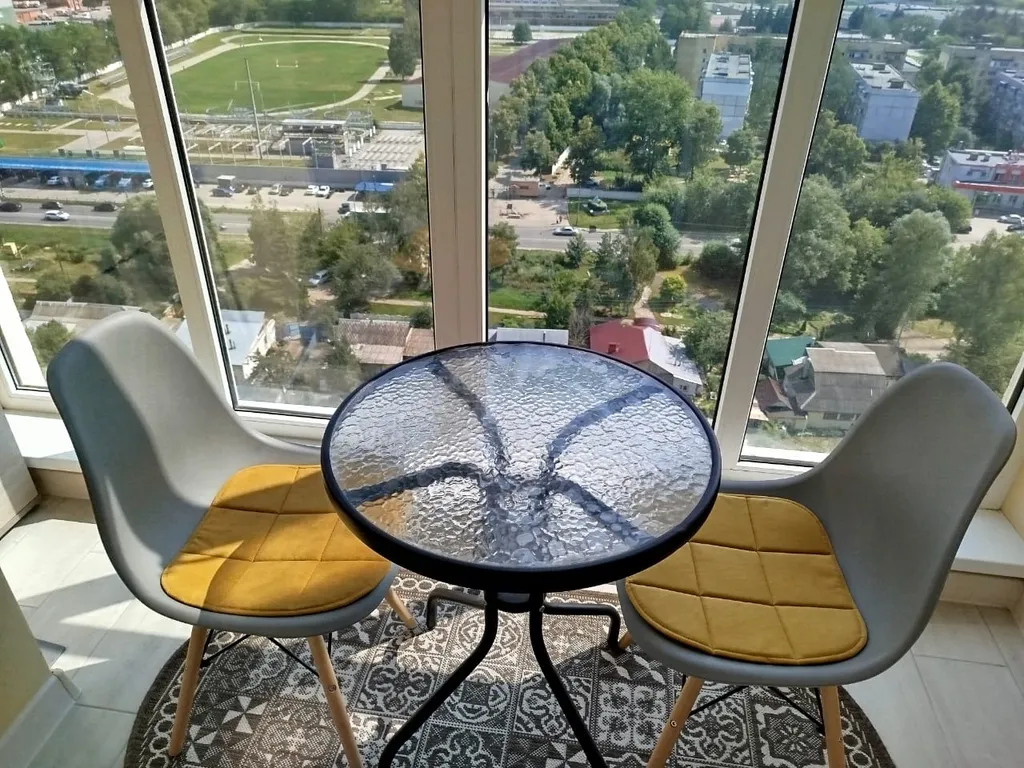 Современная двухкомнатная квартира с панорамным балконом