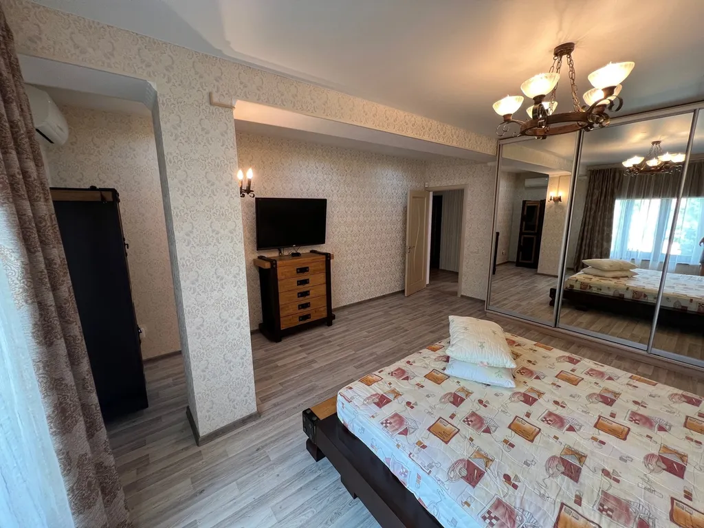 Четырёхкомнатный дом класса люкс в тихом центре