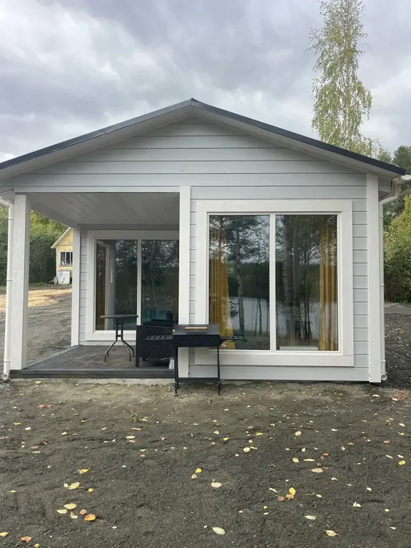 Дом на берегу озера