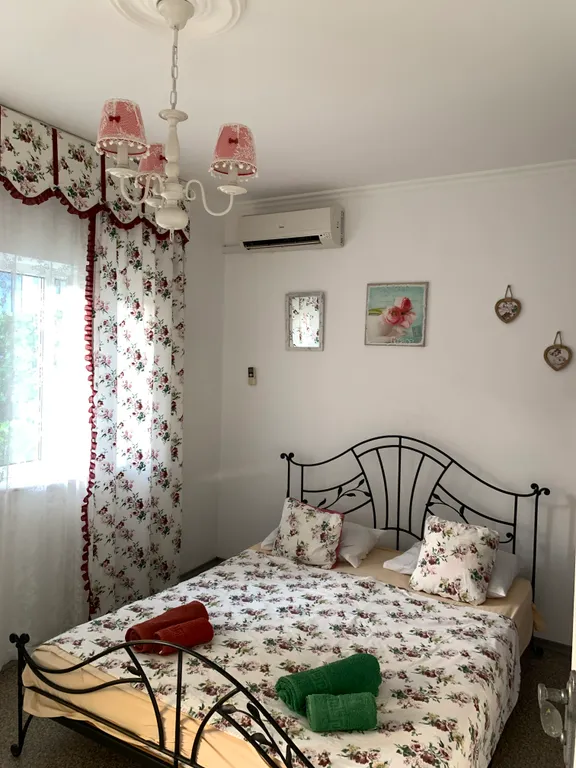 Квартира Уютный номер с отдельным входом на террасу с мебелью — аренда посуточно в Судак