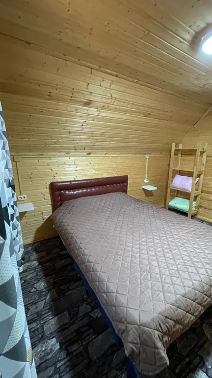 Уютный Дом в лесу с камином.