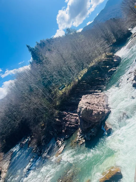 Номер люкс с видом на горы и всегда теплым бассейном