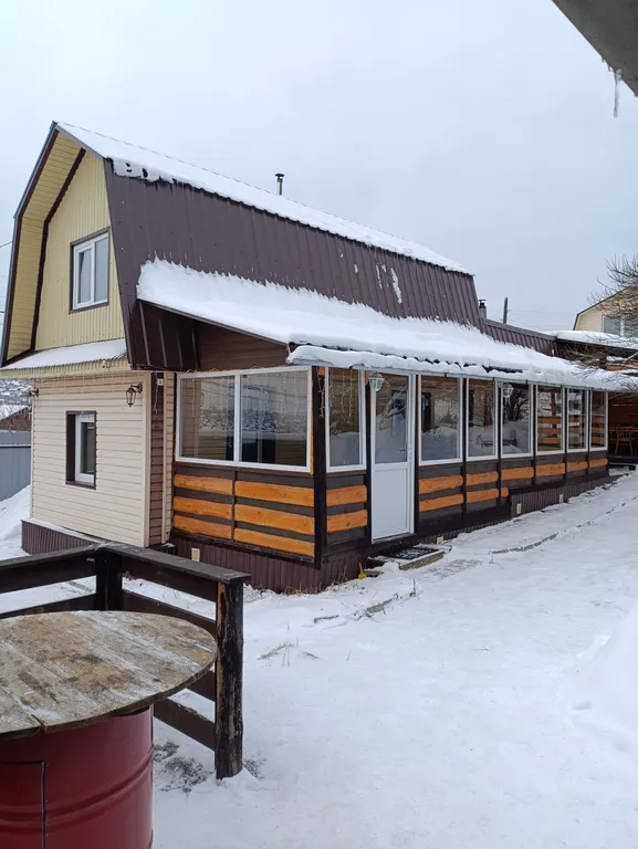 Домик на опушке леса