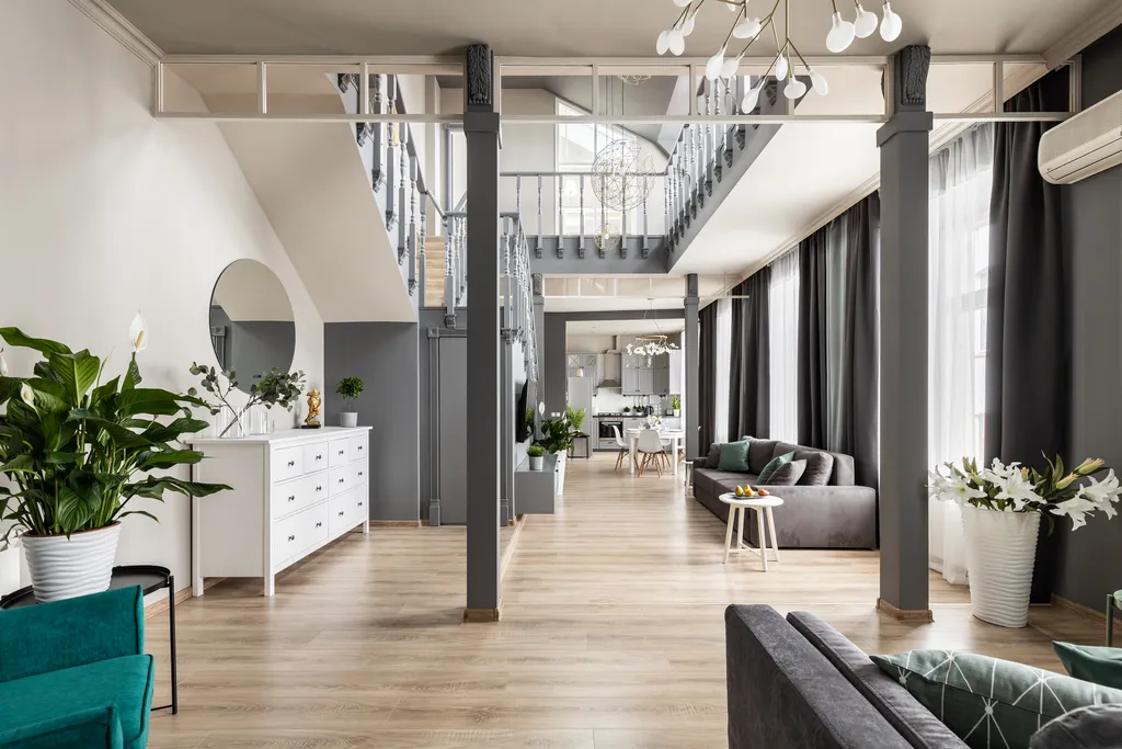 Атриум с распашной лестницей