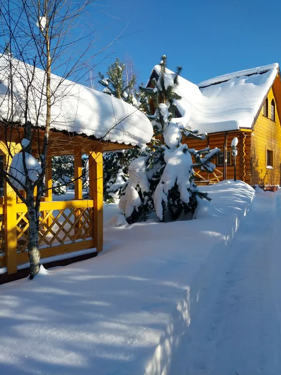 Комфортабельный 2-х этажный коттедж на 1 линии о. Селигер