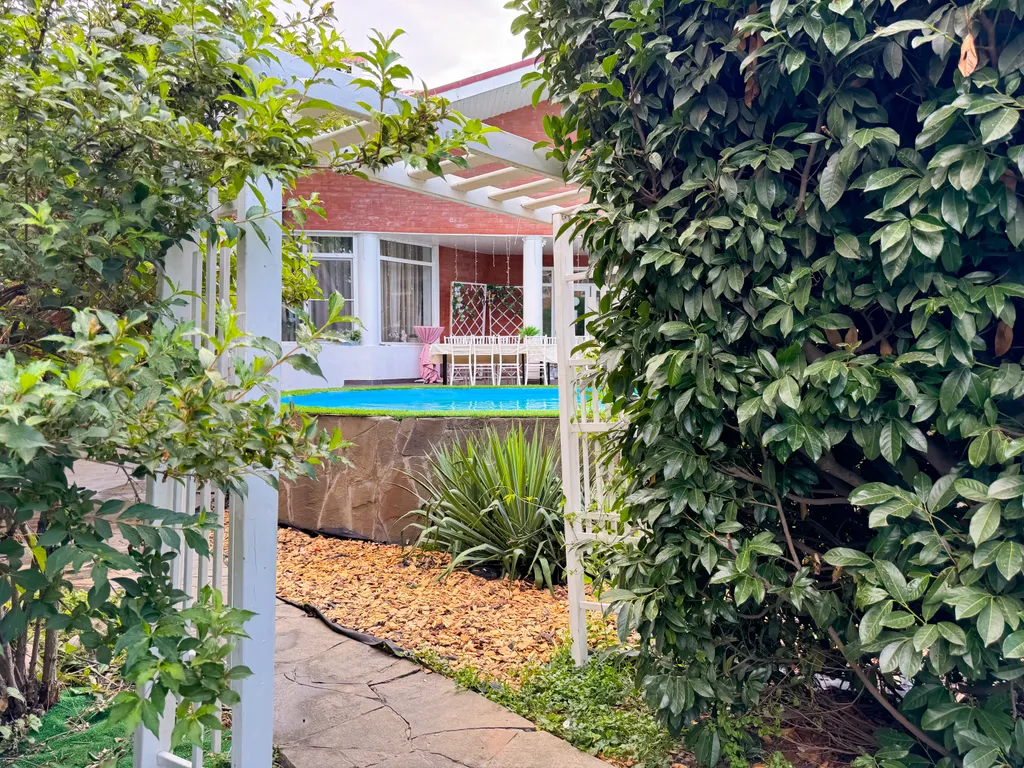 Дом с бассейном у парка Галицкого