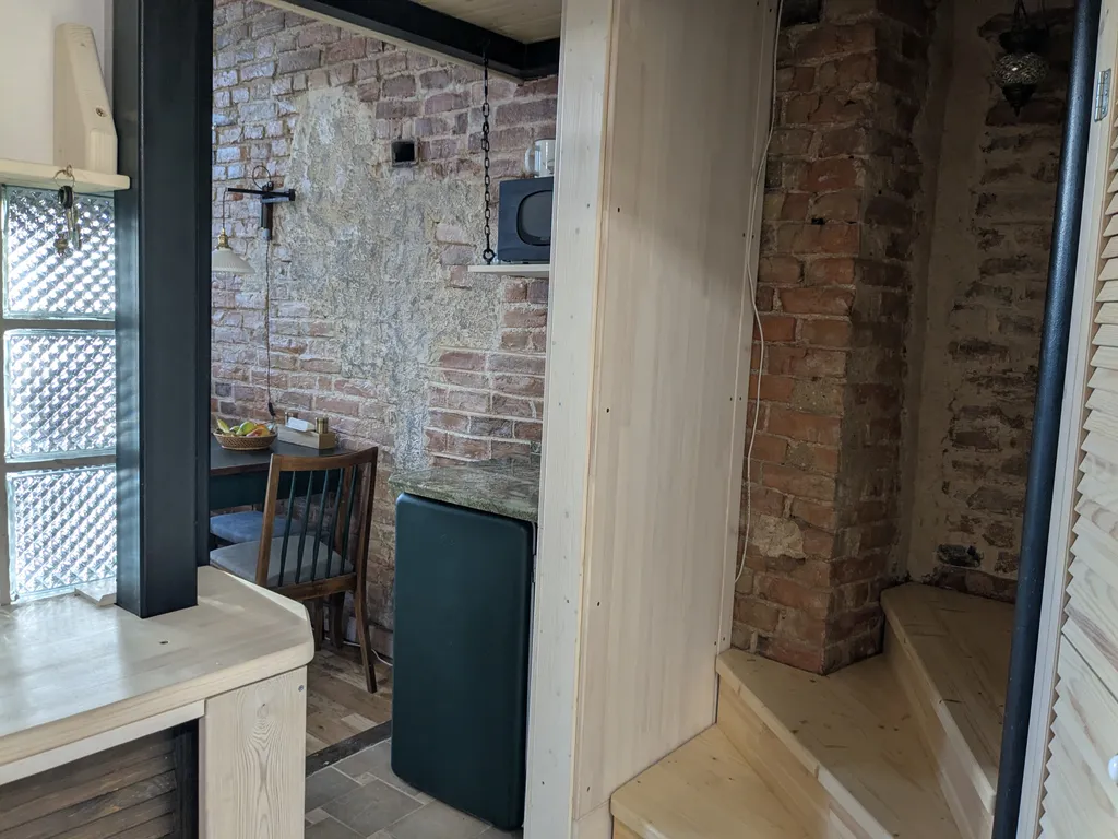 Уютная двухуровневая квартира-студия в доме XIX века