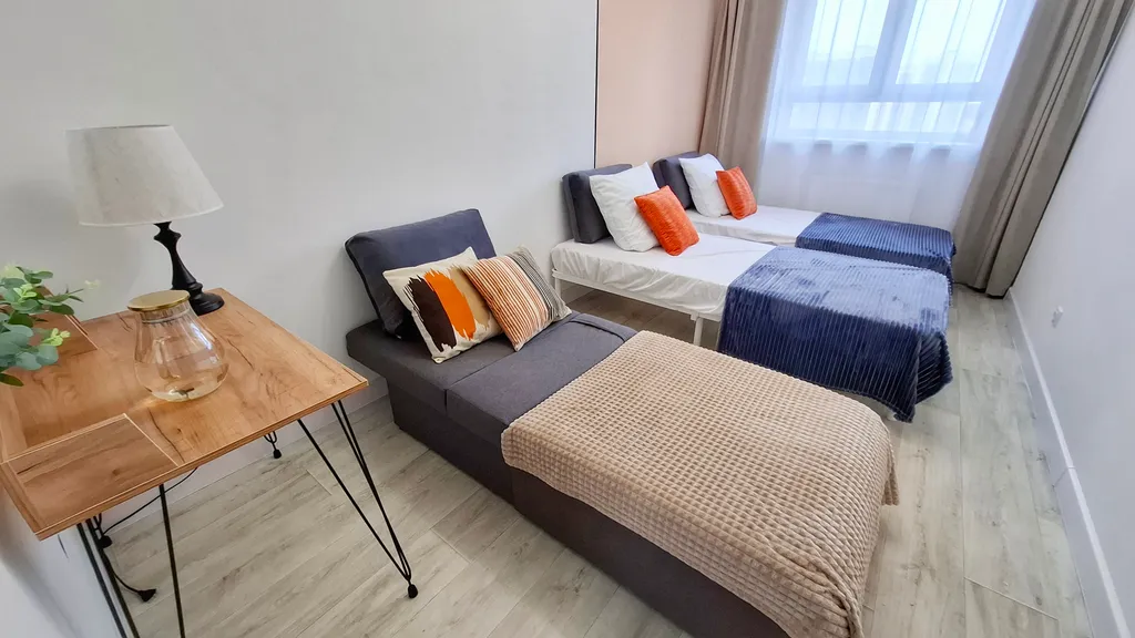 Квартира с видом на Уральские горы и реку Исеть! от 1 до 8 гостей.