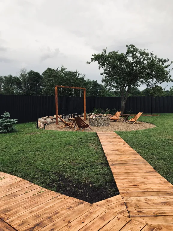 Треугольный домик рядом с Беловежской пущей