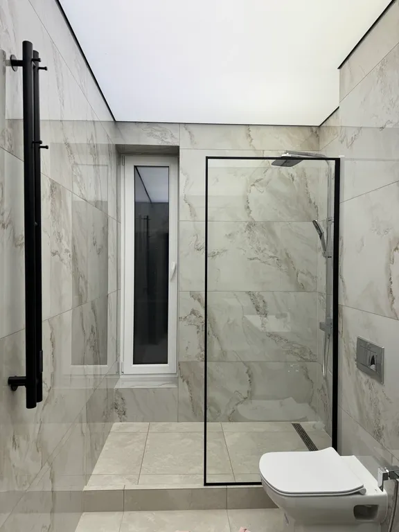 Большой загородный дом с бассейном, баней и рекой