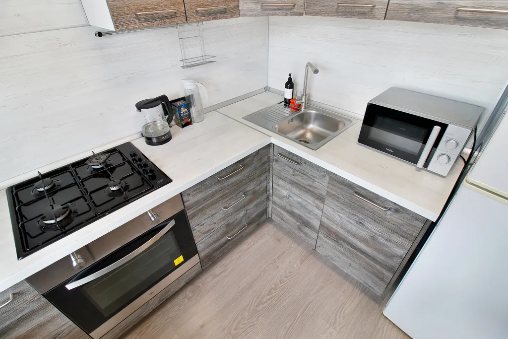 Стильная студия с балконом в самом центре