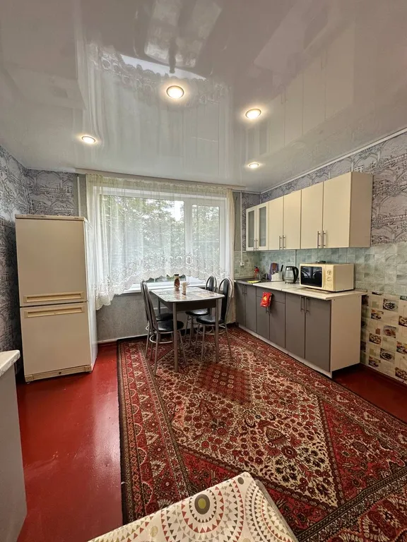 Уютный дом на берегу реки