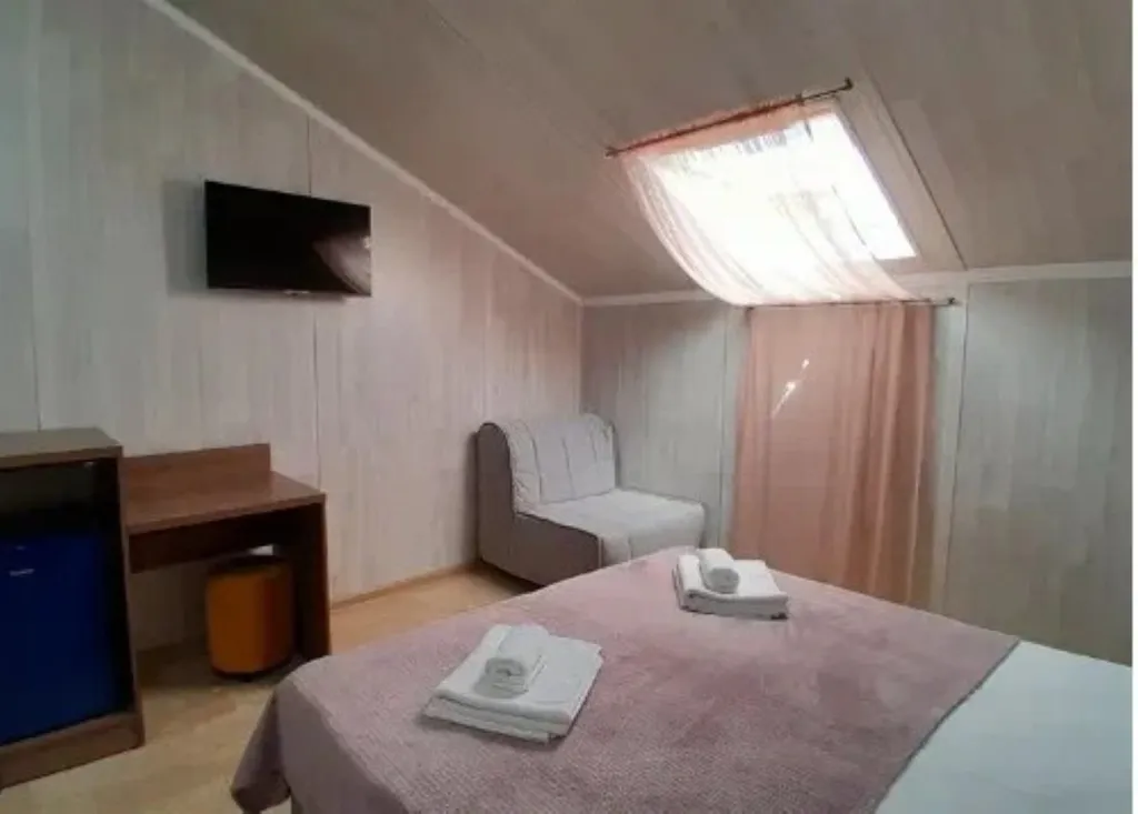 Квартира Двухместный номер на мансардном этаже — аренда посуточно в Архипо-Осиповка