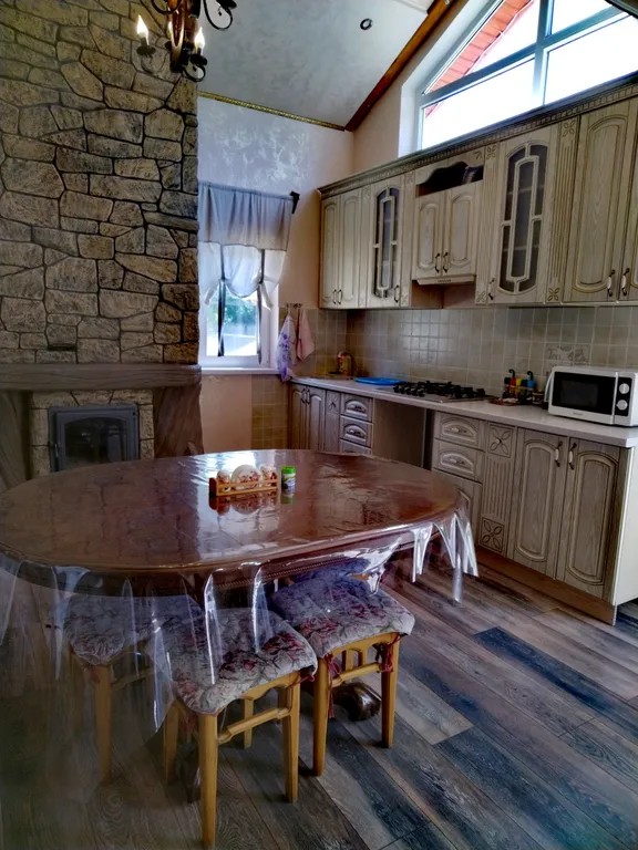 Домик с камином в горах