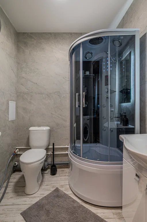 Студия с дизайнерским ремонтом