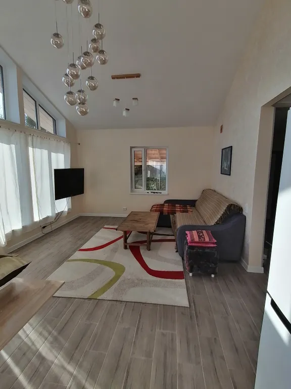 Коттедж Усадьба Ольгино предлагает проживание в новом доме с видом на реку — Лодейное Поле