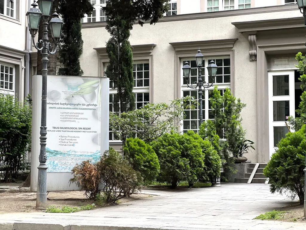 Уютно и стильно в центре города, близко к старому Тбилиси