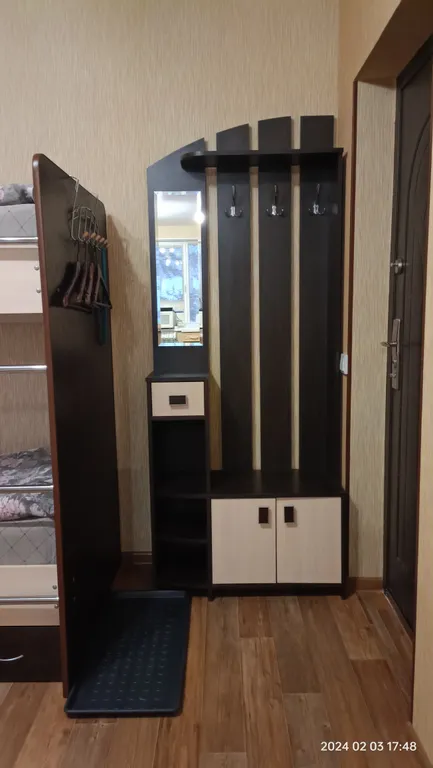 Большая студия для дружной компании с видом на сквер с белочками