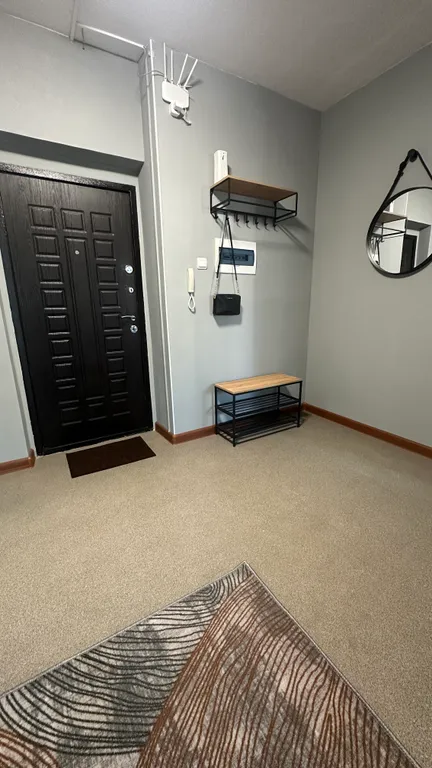 Просторная двухкомнатная квартира на набережной реки Амур