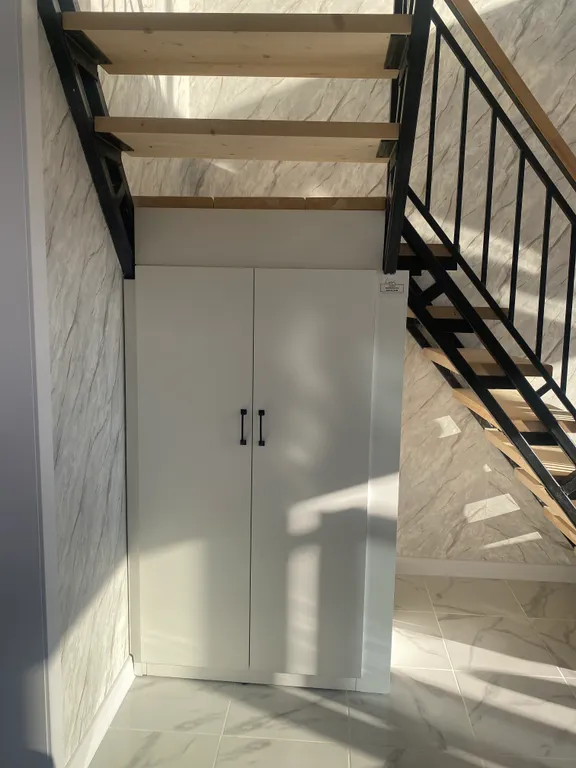 Загородный дом в черте города с озером