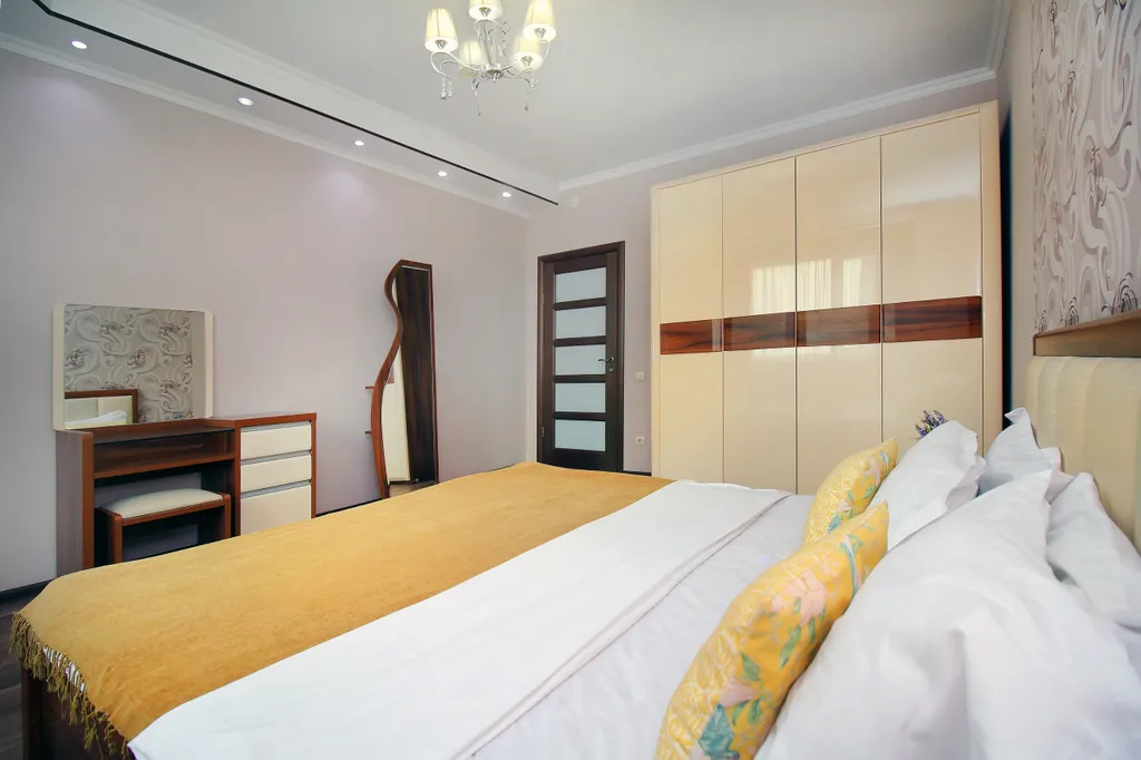 Большая трешка рядом с ТРЦ Mega Alma-Ata