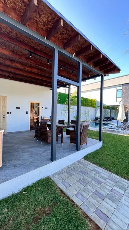 Коттедж с баней, бассейном и бунгало