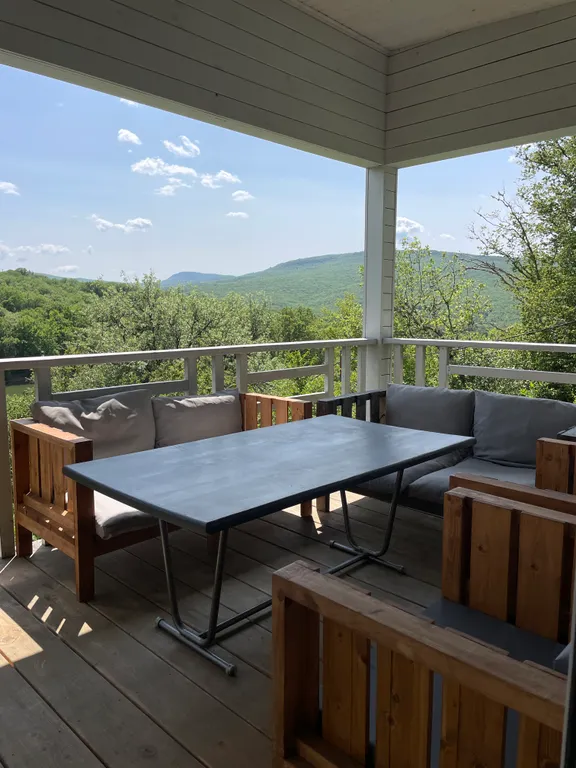 Дом для большой компании с видами на горы и озеро