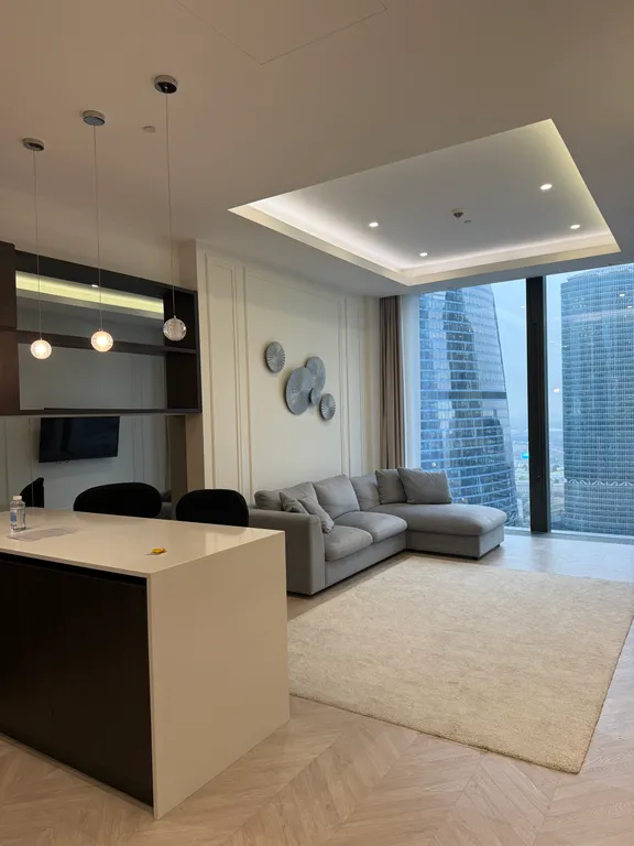 Лаконичный и стильный апартамент с видом на сити