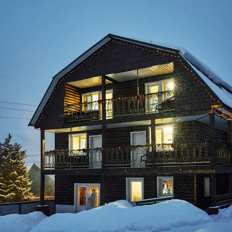 Номер с видом на телецкое озеро и р. Бия