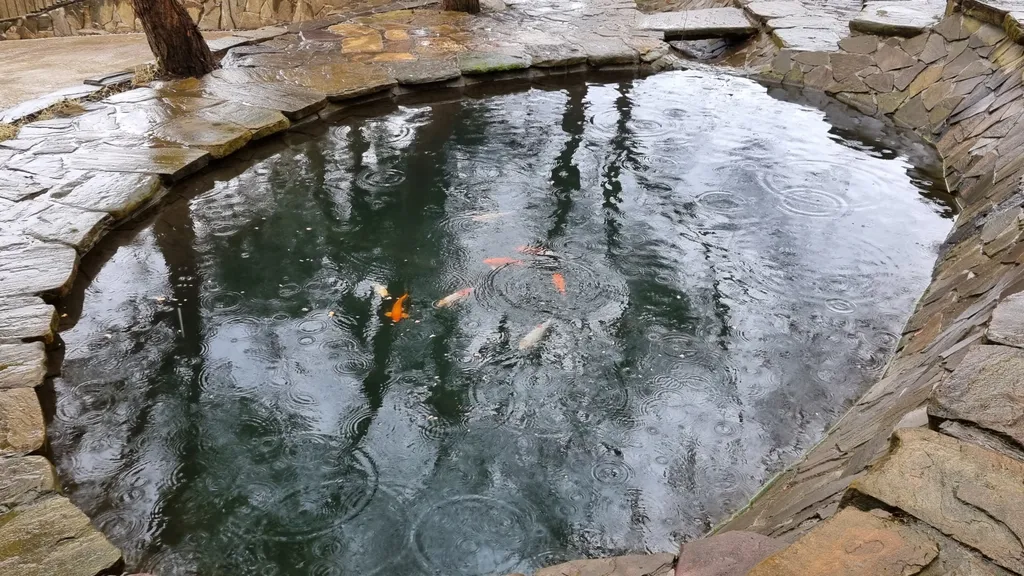 Трёхэтажный таунхаус в живописном месте с большим садом