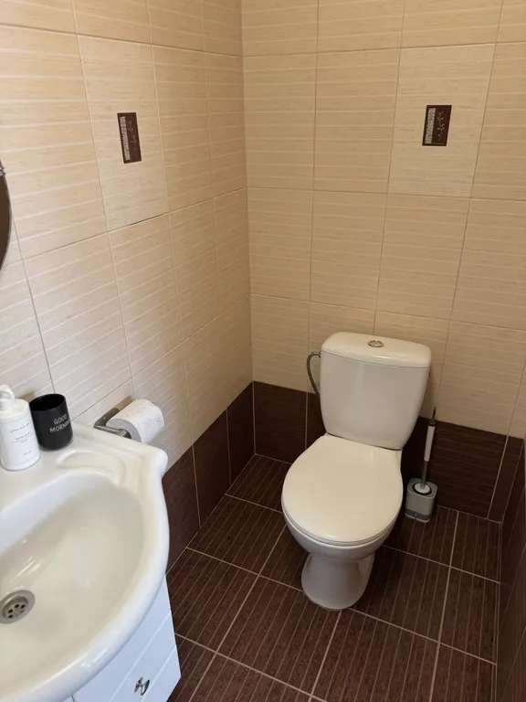 Номер с кухней и ванной комнатой, большой двор